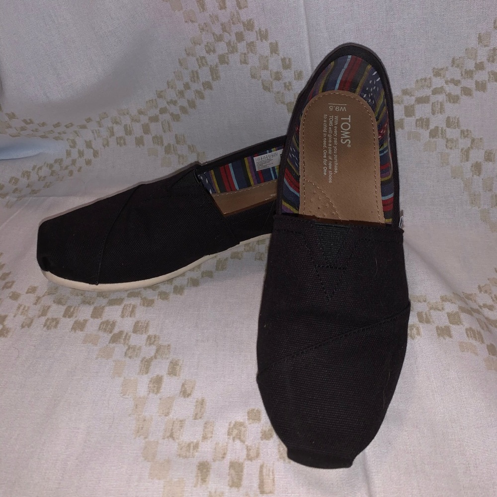 Black womens Tom’s Size 9.5